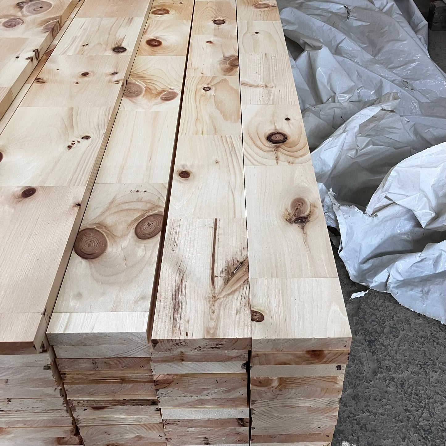 1x4 FJ Knotty Pine Boards