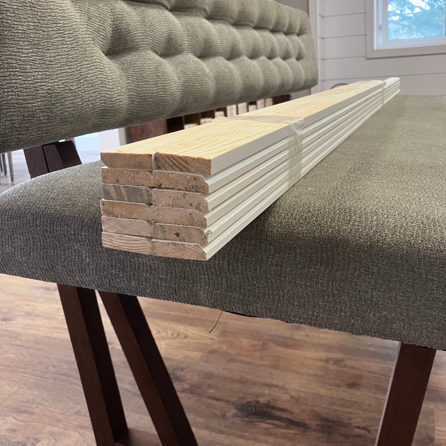 1 3/8" Beveled Edge Shoemould (#k19)